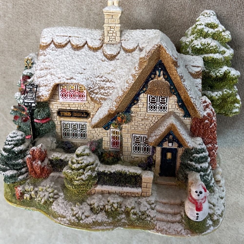 Lilliput Lane Christmas Lights at The Bell Inn L2485 British Collection‎ 2001